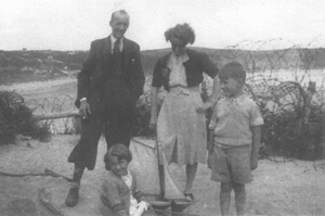 Ian, Heather and Parents 1943